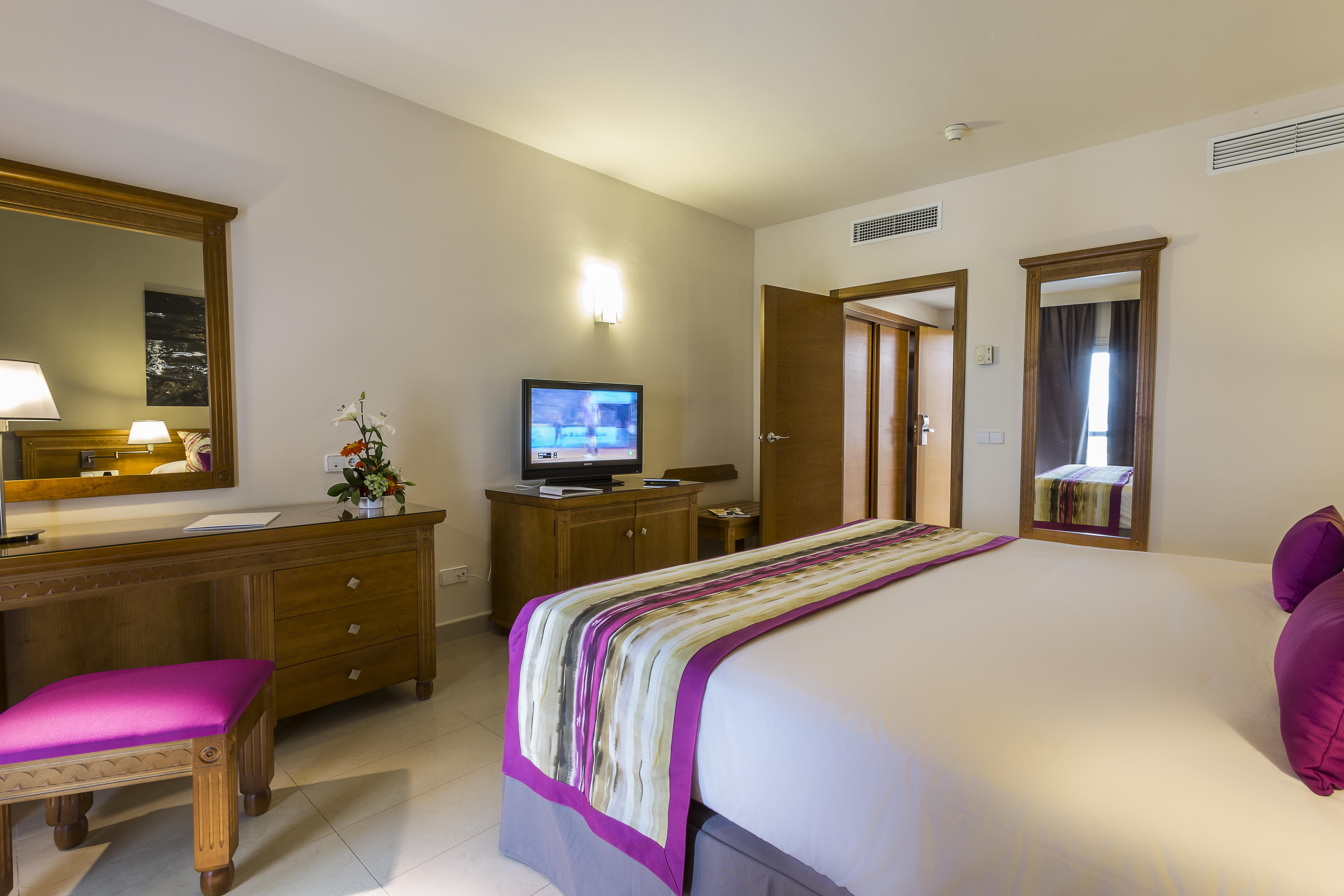 Grand Palladium Select Palace Ibiza Плая ден Боса Екстериор снимка A room at the hotel