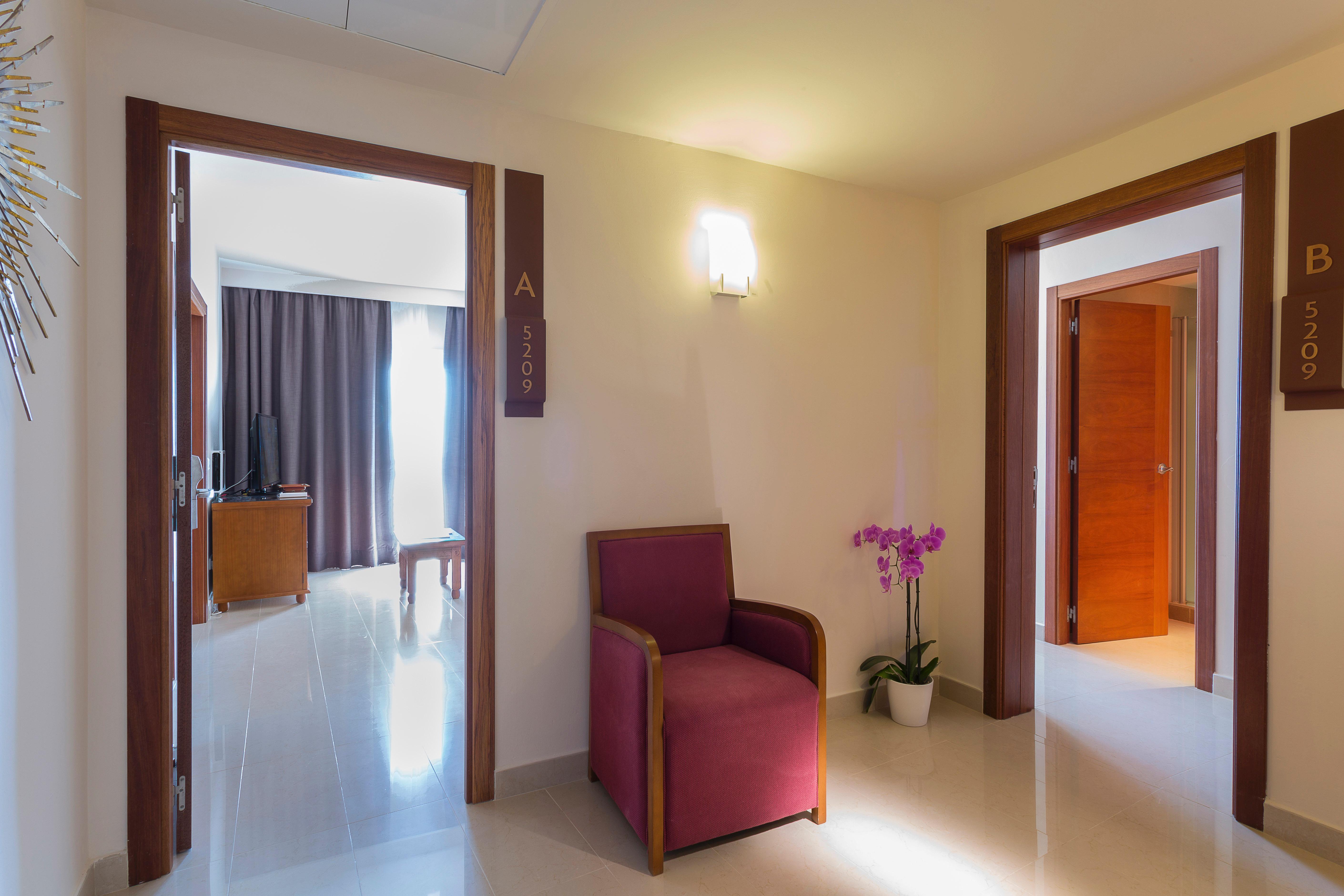 Grand Palladium Select Palace Ibiza Плая ден Боса Екстериор снимка Interior of a suite