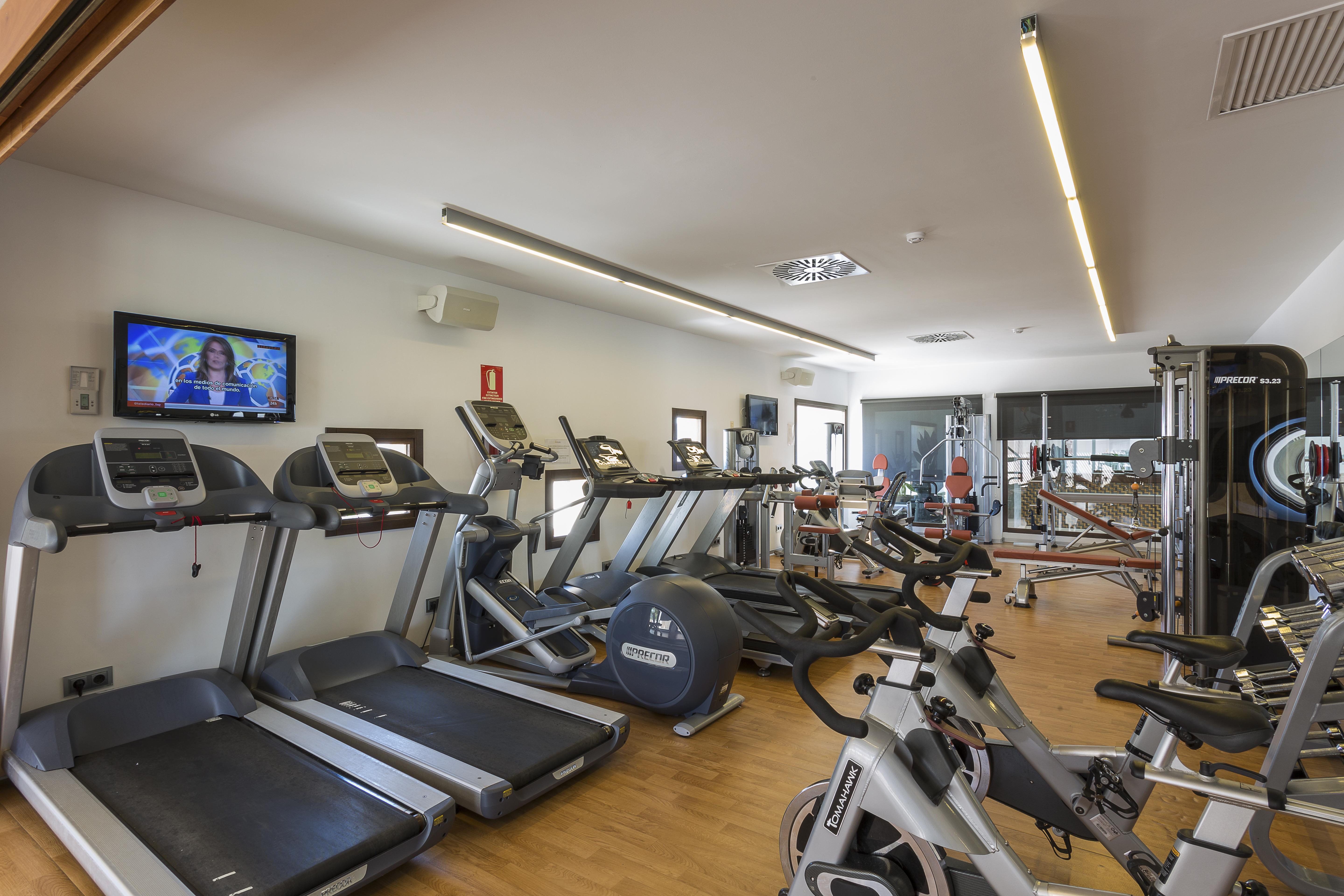 Grand Palladium Select Palace Ibiza Плая ден Боса Екстериор снимка The gym at the hotel