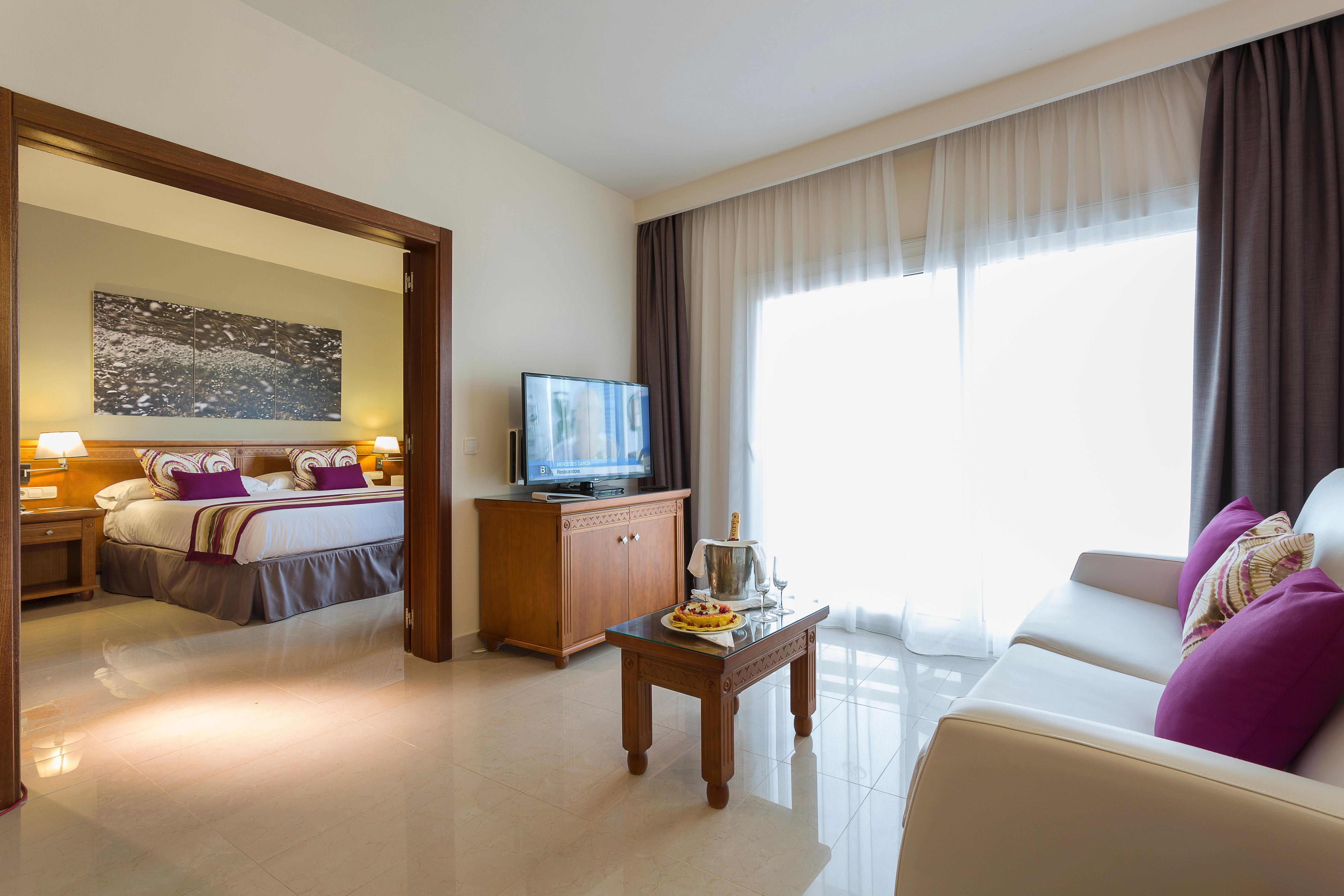 Grand Palladium Select Palace Ibiza Плая ден Боса Екстериор снимка Suite