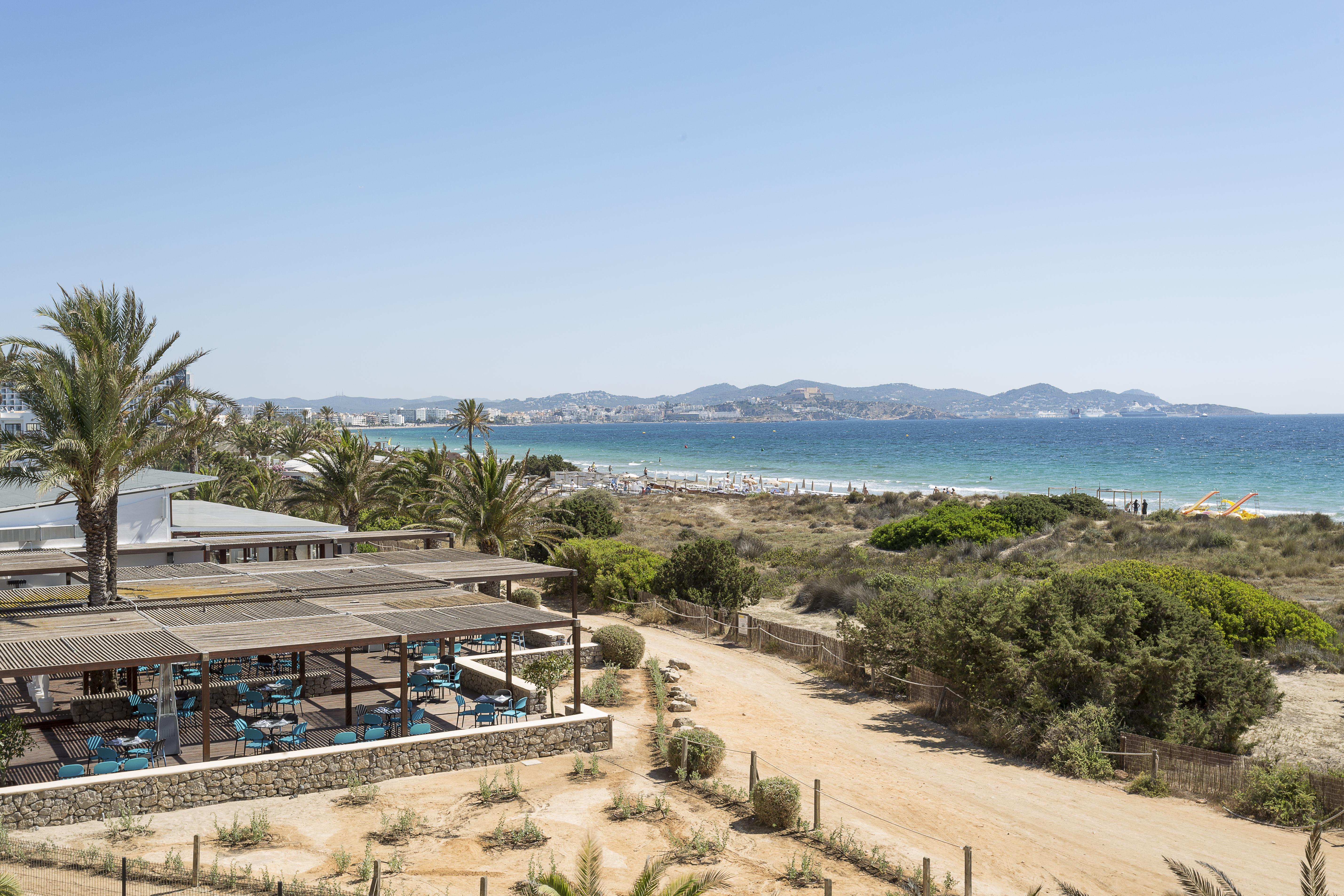 Grand Palladium Select Palace Ibiza Плая ден Боса Екстериор снимка View of the beach