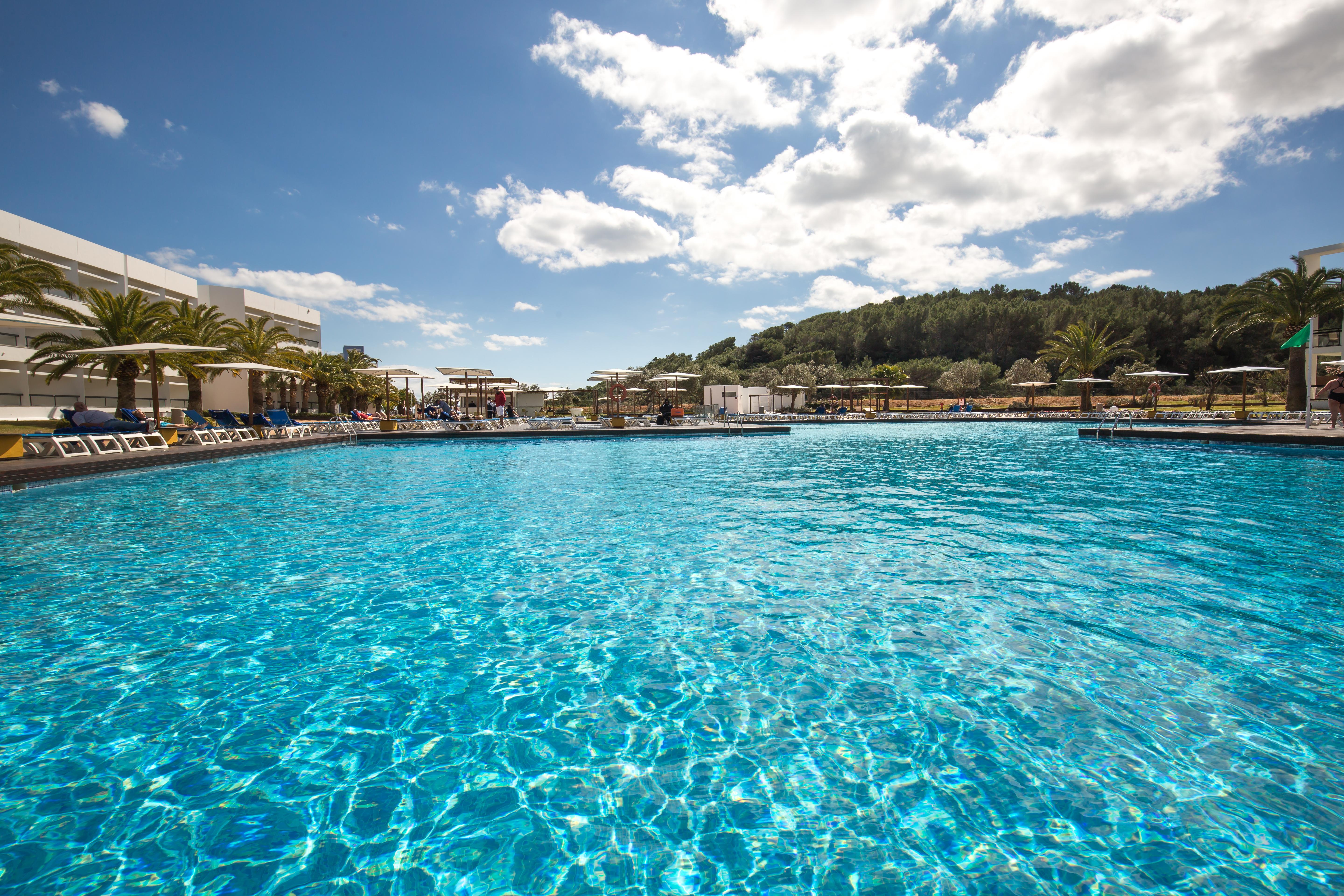 Grand Palladium Select Palace Ibiza Плая ден Боса Екстериор снимка The resort's main pool
